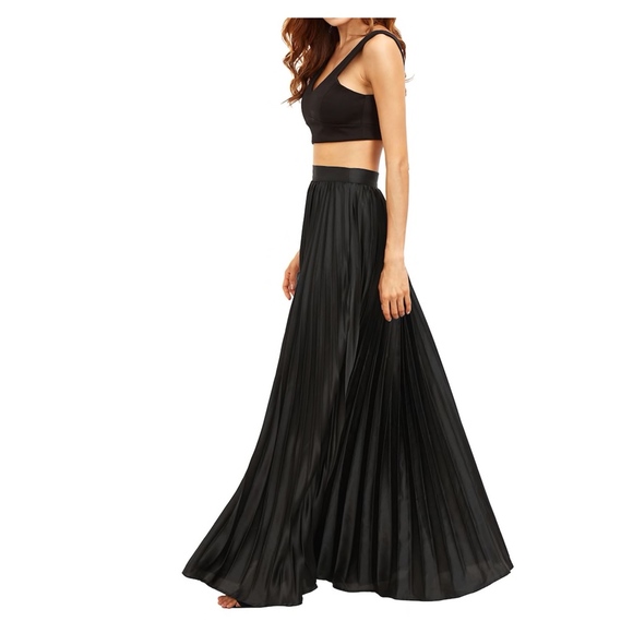 Black Pleated Flared Full Length Satin Maxi Skirt - Picture 3 of 6